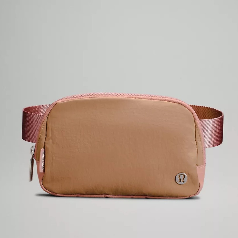 EUC Lululemon Everywhere Belt Bag Pink
Clay Pink Pastel